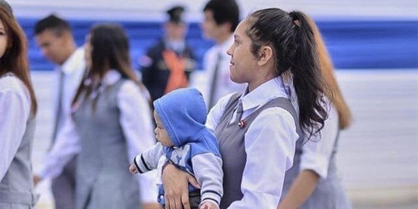 “FUE UN ORGULLO PODER DESFILAR PARA LA PATRIA CON MI HIJO” ASEGURÓ ESTA MAMÁ ENCARNACENA.