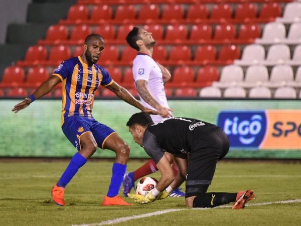 Luqueño se vale del 2-0, aguanta la embestida y se embolsa los puntos