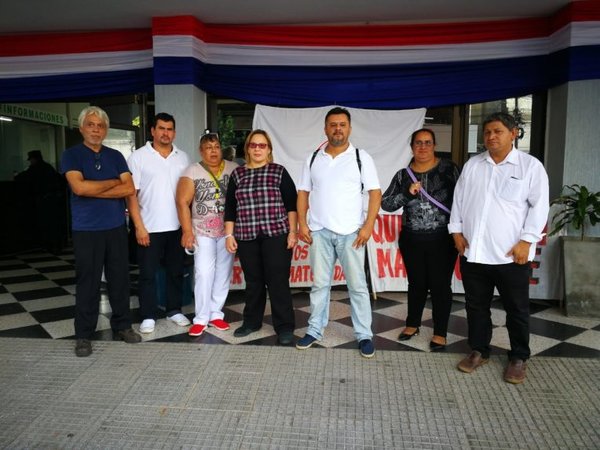 Sindicato de IPS exige pago por maternidad - Nacionales - ABC Color