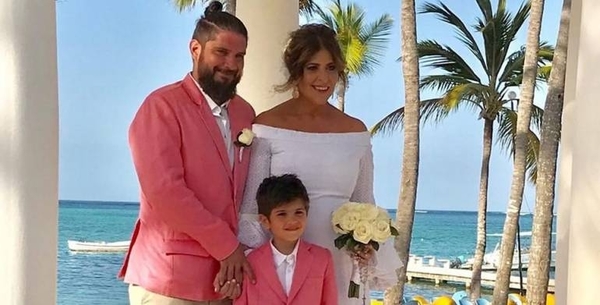 HOY / Tana Schembori y el chef se casaron: playa frente al mar, los invitados, el carrito de golf