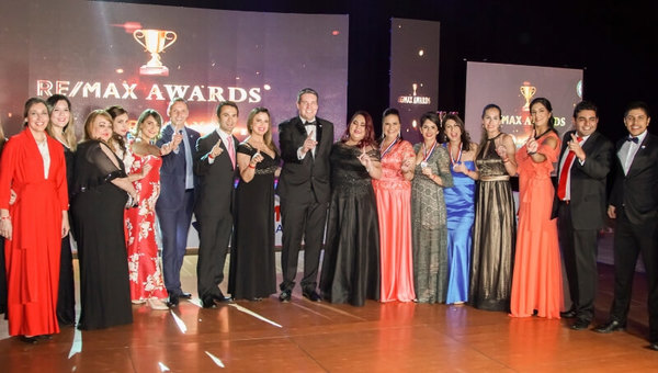 Presencia femenina se destaca en RE/MAX Paraguay (53% de agentes y brokers son mujeres)