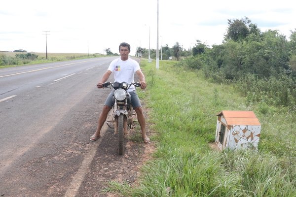 Mujer fantasma sube con los motociclistas