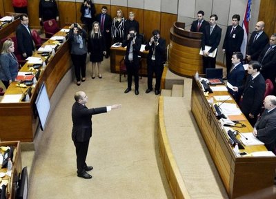 Arnaldo Franco asumió como titular - Edicion Impresa - ABC Color