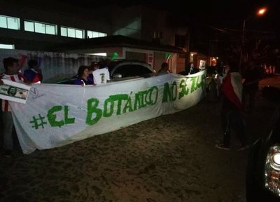 Abuchean a Ferreiro y piden intervención - Edicion Impresa - ABC Color
