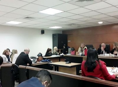 Tribunal absuelve a exministra de la SEN - Edicion Impresa - ABC Color