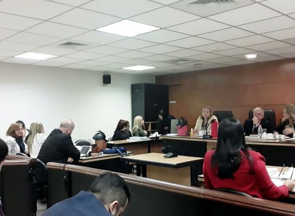 Tribunal absuelve a exministra de la SEN - Edicion Impresa - ABC Color