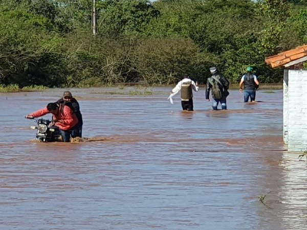 El río Ypané desborda e interrumpe conexión de Concepción y San Pedro