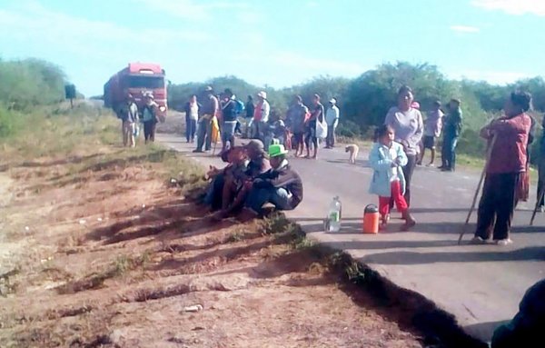 Cierran la Transchaco para que se mejore ruta a Lolita - Edicion Impresa - ABC Color