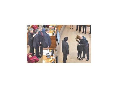 Ex secretario de HC  jura como senador en vez de Bogado