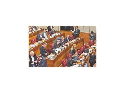 En espera de la reforma, Senado archiva subas al tabaco y bebidas