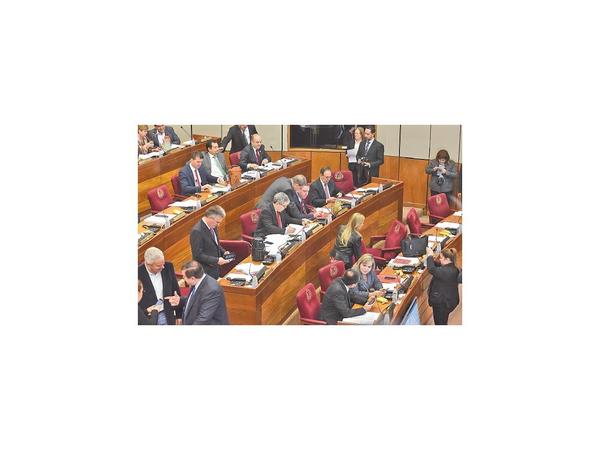 En espera de la reforma, Senado archiva subas al tabaco y bebidas