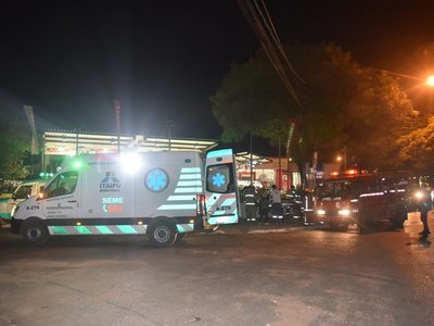 Automóvil choca a motocicleta y se da a la fuga
