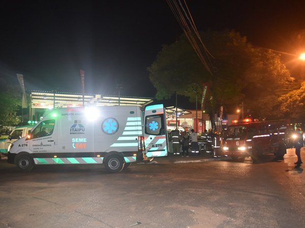 Automóvil choca a motocicleta y se da a la fuga