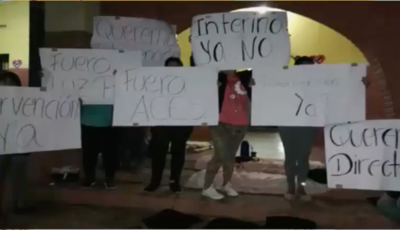 HOY / Padres toman colegio de Villa Elisa y piden salida de directora