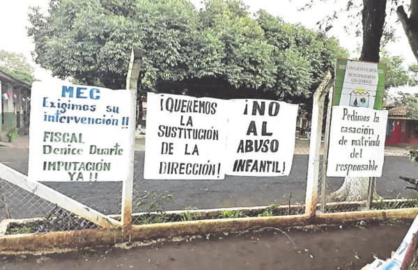 Manifestación en una escuela tras un abuso | Diario Vanguardia 07