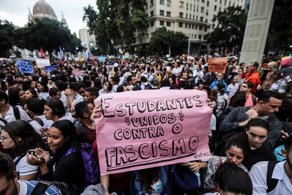 Jair Bolsonaro tildó de “idiotas útiles” a multitudes que marcharon por educación - ADN Paraguayo