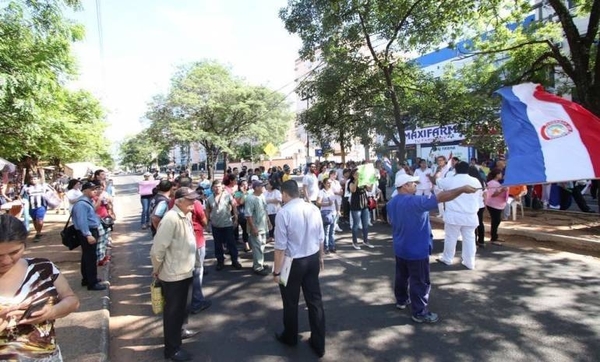 HOY / Amenazan con nueva huelga en Clínicas debido a falta de presupuesto