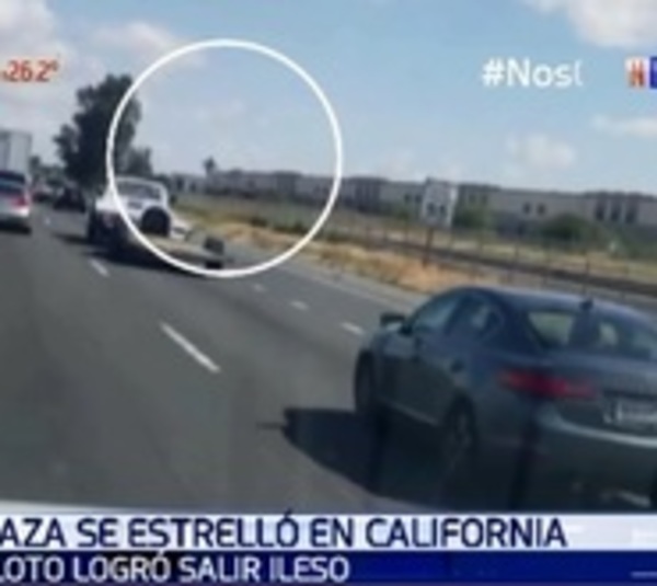 Avión de guerra se estrella contra comercio en California - Paraguay.com