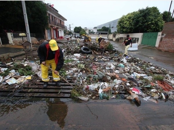 Arrojar basura está penado, afirma concejal - Radio 1000 AM