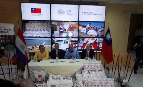HOY / 300 toneladas de arroz y  15.600 kits de limpieza dona  Taiwán a los inundados