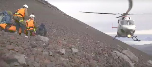Muere turista tras caer en volcán