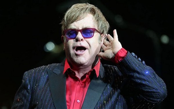 Elton John lanza nuevo videoclip