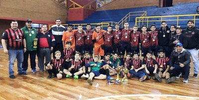 Atlético Paranaense, campeón Sub 13 y 15 - Edicion Impresa - ABC Color