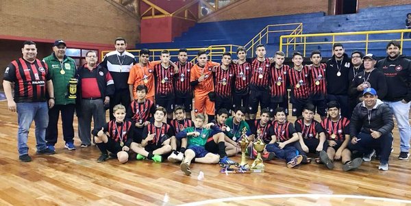 Atlético Paranaense, campeón Sub 13 y 15 - Edicion Impresa - ABC Color