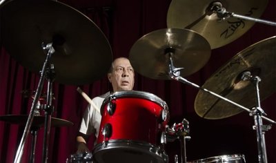 Toti Morel interpreta a Billy Cobham - Espectaculos - ABC Color