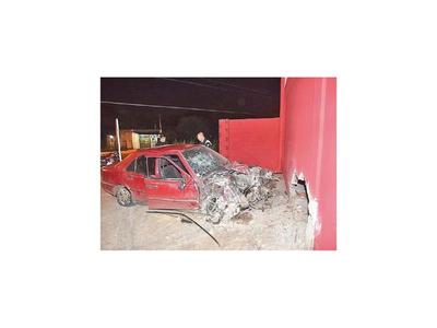 Automovilista huyó luego de chocar a dos motociclistas