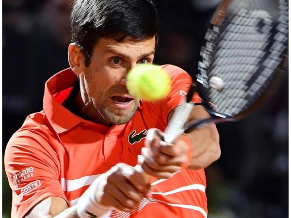 Djokovic salva dos bolas de partido ante un gran Del Potro y se mete en semis