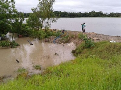 Muro de contención está al límite y tiene en zozobra a los pilarenses - ADN Paraguayo