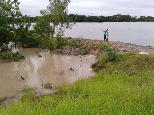 Muro de contención está al límite y tiene en zozobra a los pilarenses - ADN Paraguayo