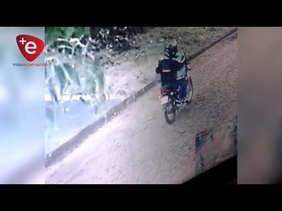 JÓVENES DETENIDOS POR HURTO EN UN COMERCIO