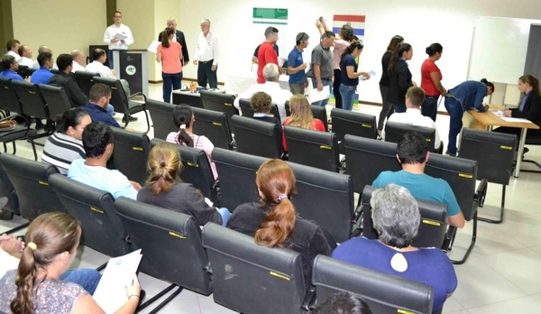 Chortitzer entrega títulos de propietarios no asociados - Nacionales - ABC Color