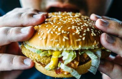 Estudio asegura que las personas obesas perciben menos el sabor de los alimentos - C9N