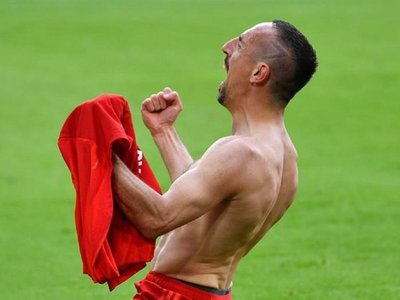 El Bayern sella su séptima Bundesliga y dice adiós a Robben y Ribery