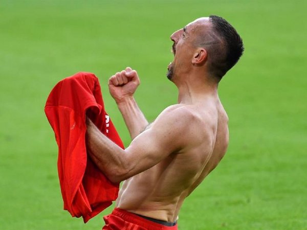 El Bayern sella su séptima Bundesliga y dice adiós a Robben y Ribery