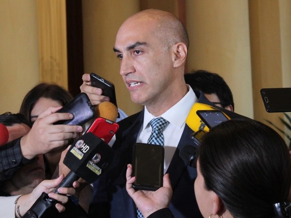 Jubilación de médicos pasa por una estricta cuestión de justicia, afirma ministro de Salud - Radio 1000 AM