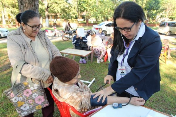 Charla educativa y atención médica por el Día de Mundial de la Hipertensión - Nacionales - ABC Color