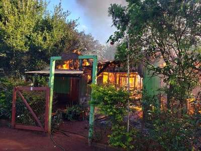 INCENDIO CONSUME POR COMPLETO HUMILDE VIVIENDA EN EDELIRA KM 41.