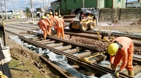 En Uruguay sí apuestan al ferrocarril, que aquí fue reducido a “cenizas” - Edicion Impresa - ABC Color