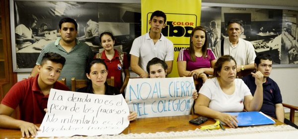 Alumnos piden que no se cierre colegio - Edicion Impresa - ABC Color