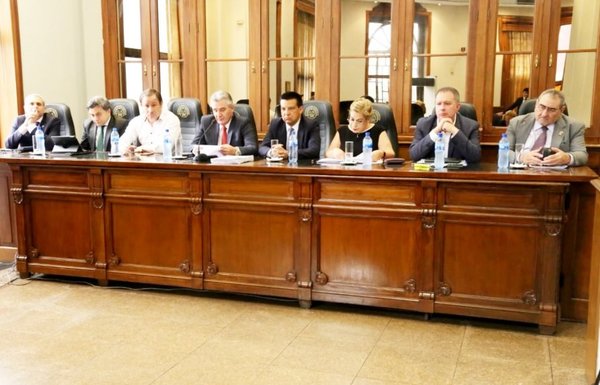 Transmisiones en vivo de sesiones del JEM y CM no tienen precedentes - Edicion Impresa - ABC Color
