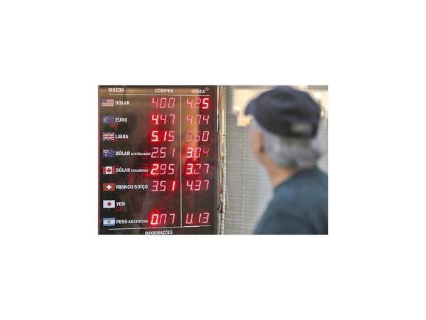 Dificultades de la economía derrumban mercados en Brasil