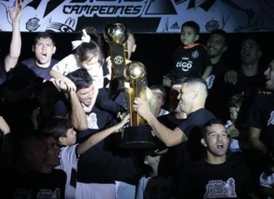 El decano logró mantener el invicto en el festejo de su tricampeonato » Ñanduti