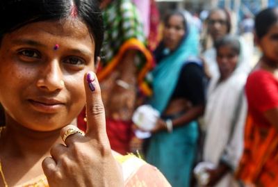 Finalizan en India las mayores elecciones del mundo