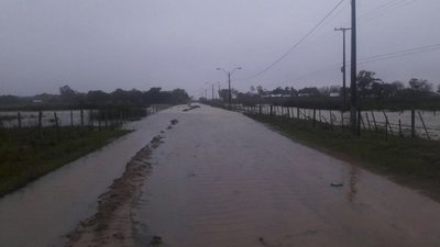 En Ñeembucú varios distritos aún permanecen bajo agua » Ñanduti