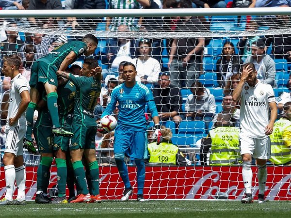 Betis pone la guinda a un Real Madrid sin orgullo