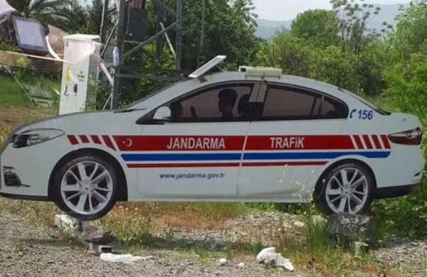 En Turquía están colocando patrulleros de cartón en las carreteras y esta es la razón - C9N